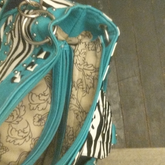 Fun zebra and teal handbag - Picture 3 of 3
